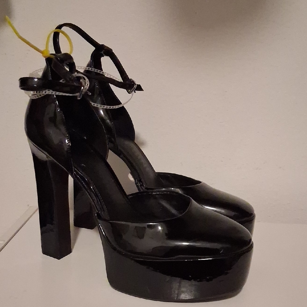 Spectacular BNWT GIANNI BINI platform heels Sz 10